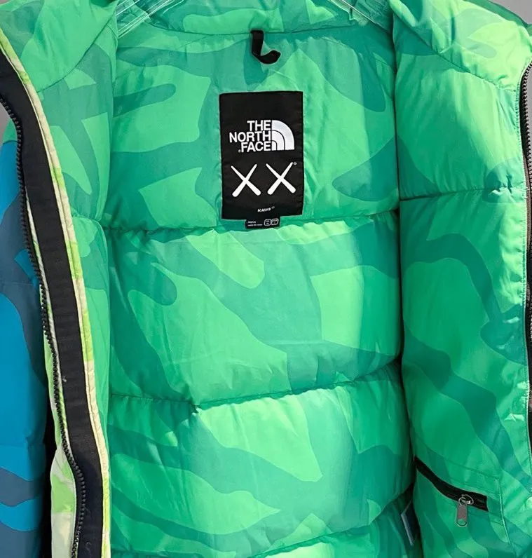 NFC TNF✖️KAWS 𝟏𝟗𝟗𝟔 ， ！ KAWS ❗️ ‼️ ， KAWS ， 、 ， ， ， 、 ， ！ ， ， ‼️ 1⃣️ 700D ，85% ， 253g， 800/900 ， TNF 2⃣️gotex ， ！ ， ， ！！！ 3⃣️ 1996 、 ， ， ， ！ ！ ， ！！ 4⃣️ 🉑️ ， ， ， SIZE:S-XXL